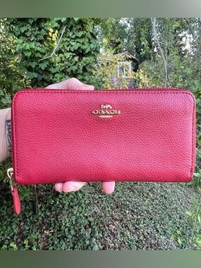 COACH Long Zip-Around Red Pebbe Leather Wallet w Gold Hardware